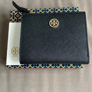 NWT Tory Burch Mini Robinson Wallet